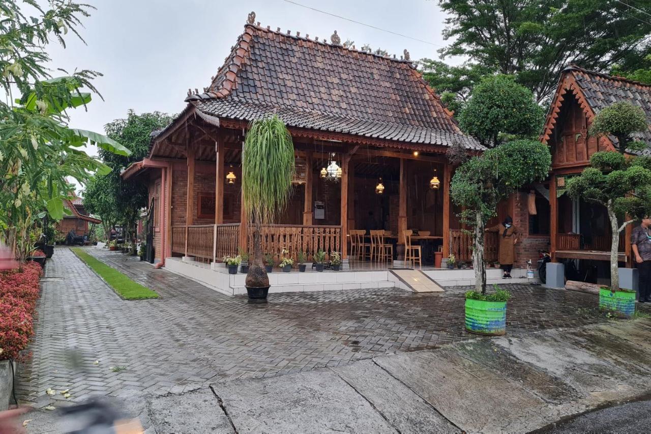 Super Oyo Collection O 90265 Cempoko Mulyo Homestay Syariah Tugu Esterno foto