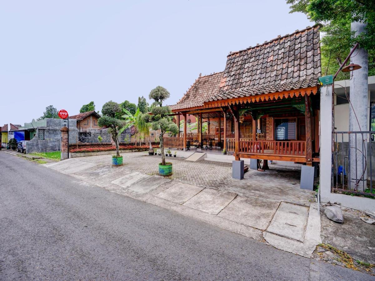 Super Oyo Collection O 90265 Cempoko Mulyo Homestay Syariah Tugu Esterno foto